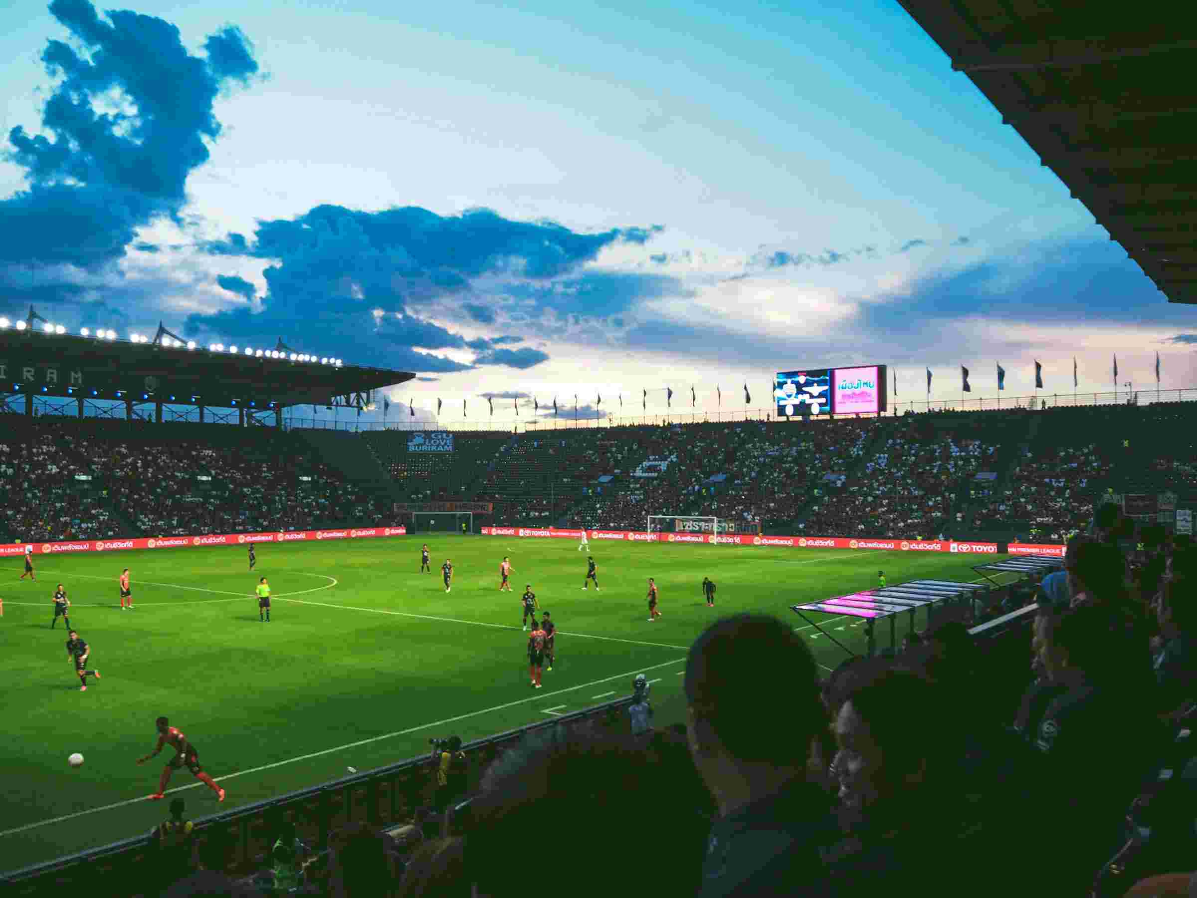 Fußballspiel in Stadion – Vereinsapp für Fußballvereine